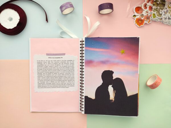 Ta compatibilité amoureuse interprétée dans un carnet scrapbooking – Image 2